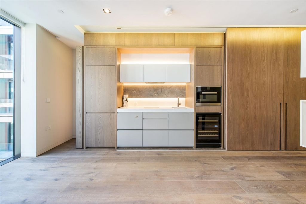 Property photo 3 of 16 Kitchen