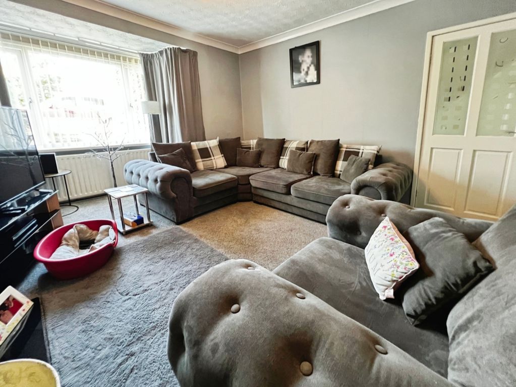 Property photo 3 of 26 Lounge
