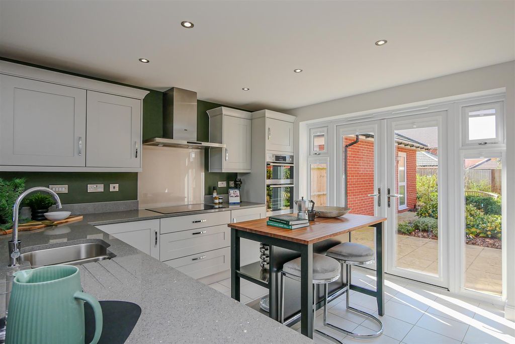 Property photo 2 of 22 Kitchen/Dining Room