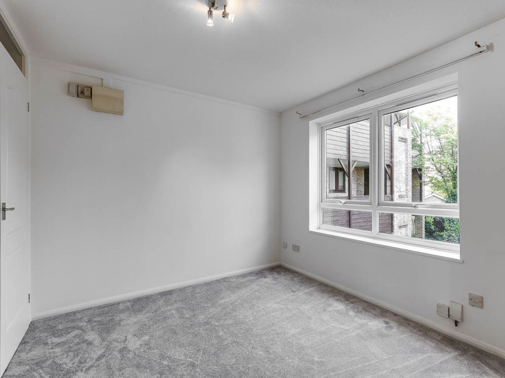 Property photo 3 of 10 Bedroom