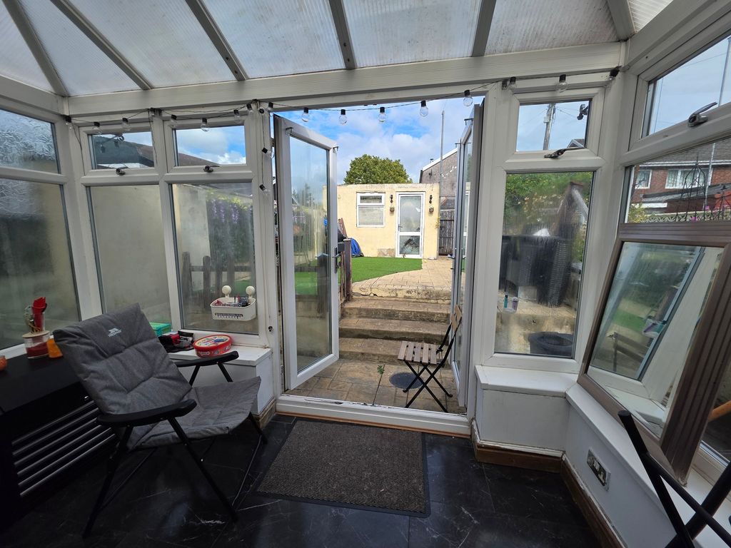 Property photo 2 of 18 Conservatory