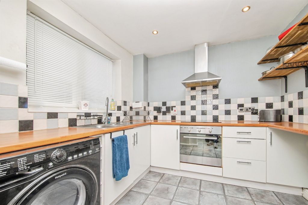 Property photo 3 of 13