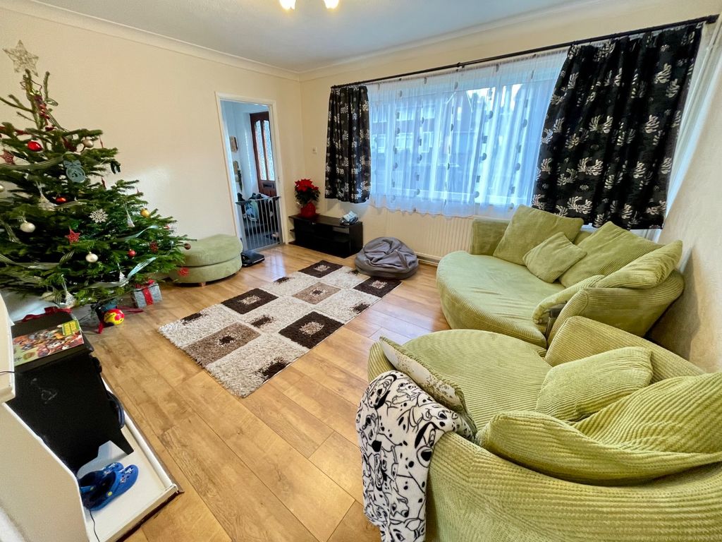 Property photo 2 of 13 4748242