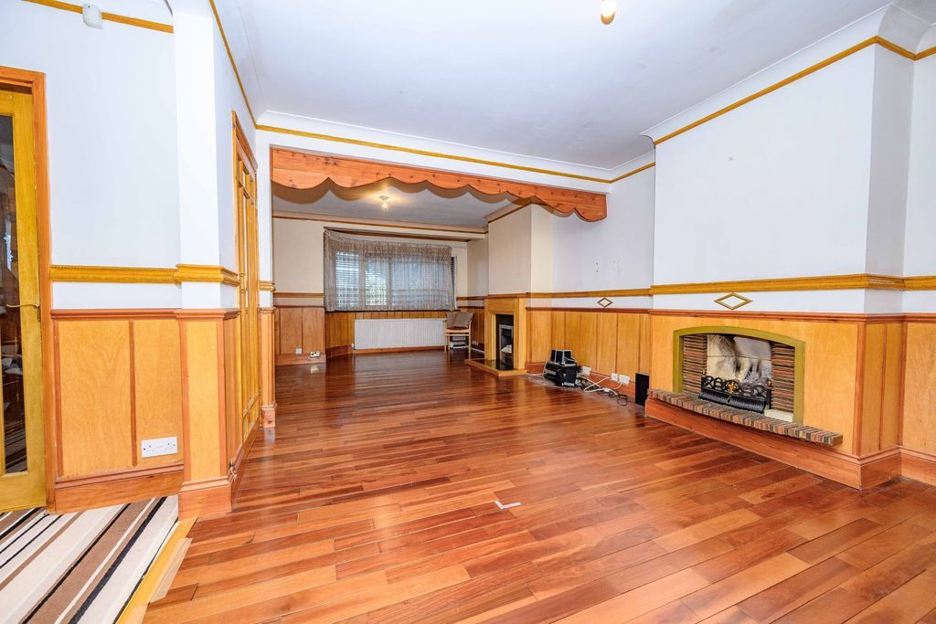 Property photo 3 of 22 Living Room