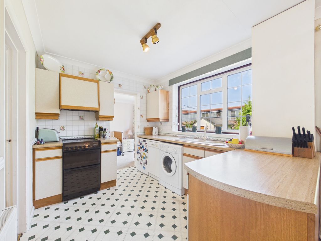 Property photo 3 of 13 Cam01354G0-Pr0748-Still005