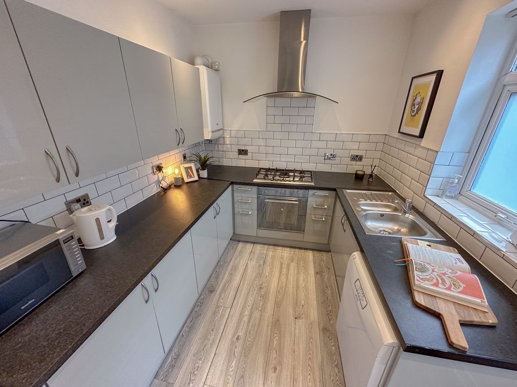 Property photo 3 of 13 9