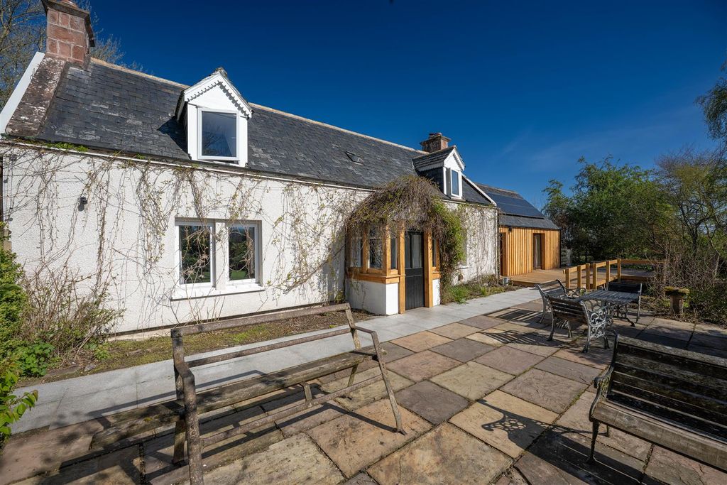 Property photo 2 of 19 2 Shawfield Cottage.Jpg