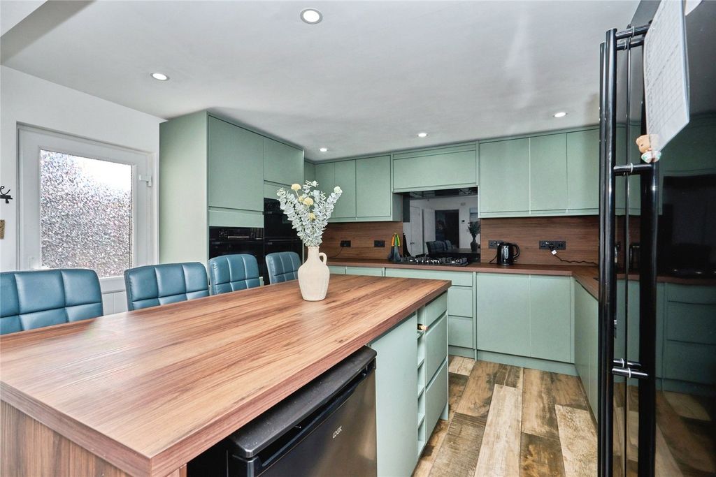 Property photo 1 of 25 Picture No. 10