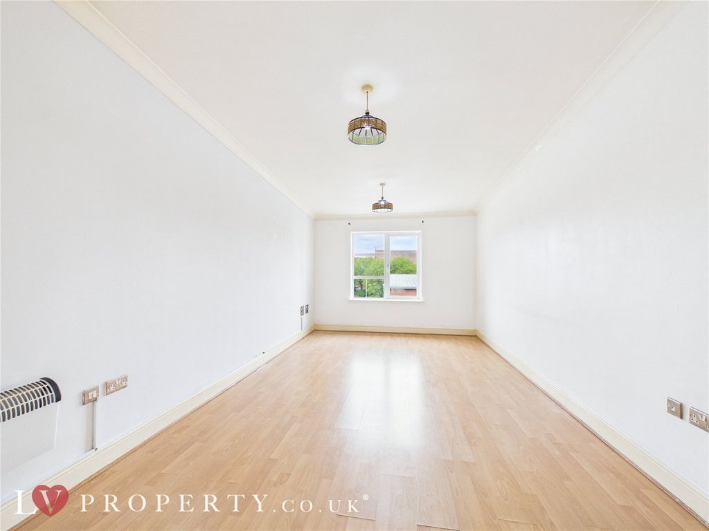 Property photo 2 of 6 Picture No. 10