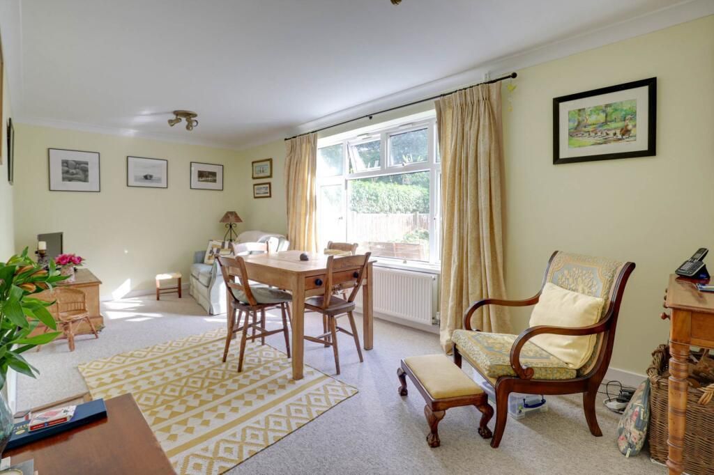 Property photo 3 of 7 .