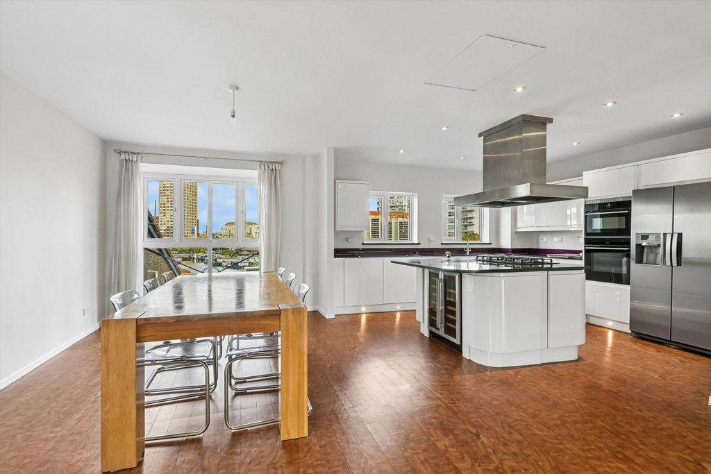 Property photo 1 of 17 Image