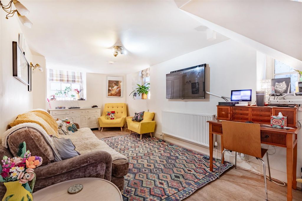 Property photo 2 of 12 Reception