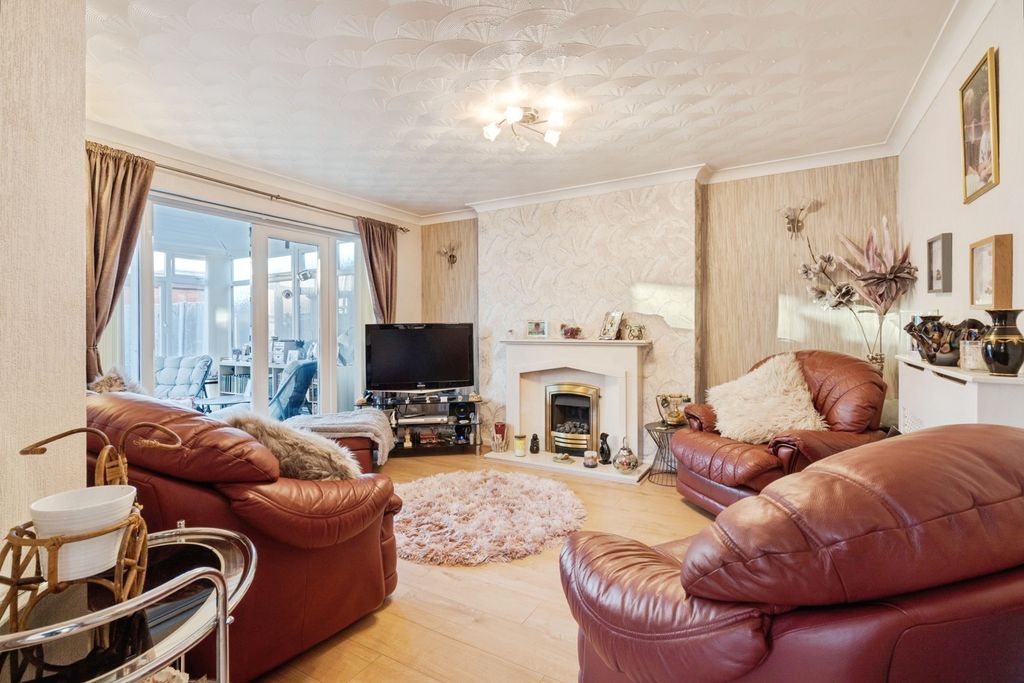 Property photo 2 of 11 Pbox-Img.Jpg