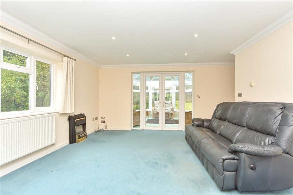 Property photo 2 of 13 Lounge