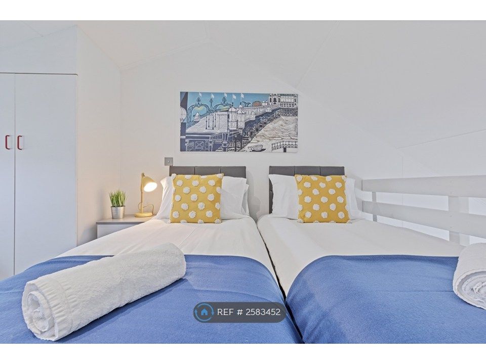 Property photo 3 of 13 Beds As Singles