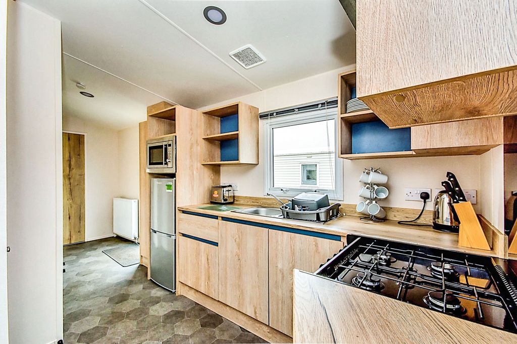 Property photo 3 of 15 Kitchen