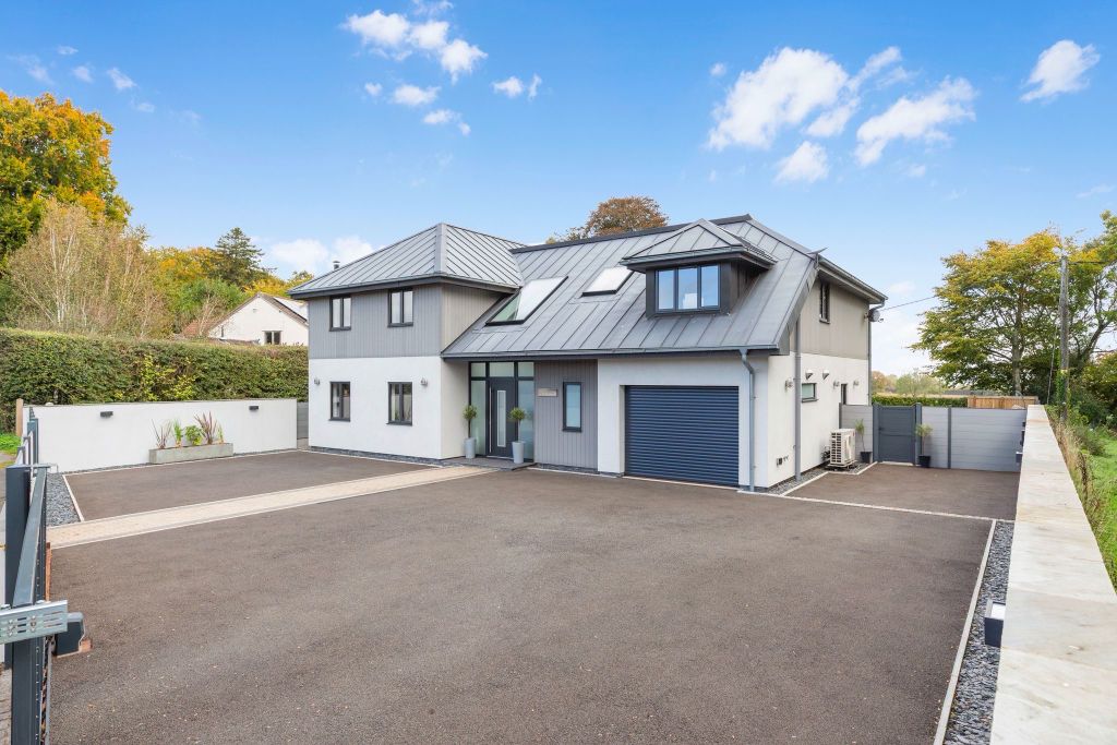 Property photo 2 of 31