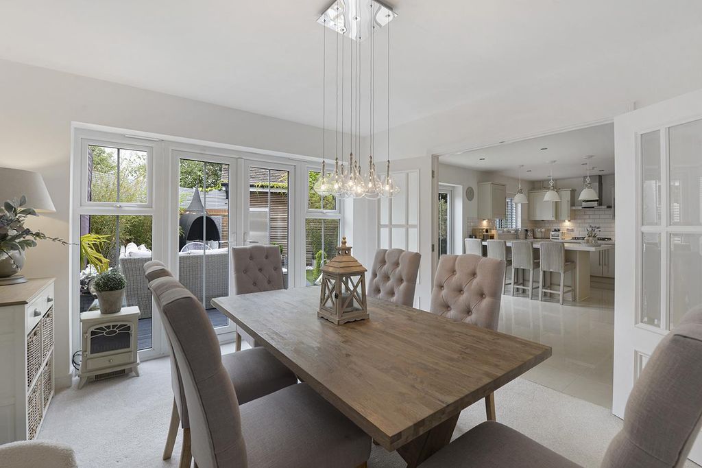 Property photo 3 of 21 Kitchen/Diner