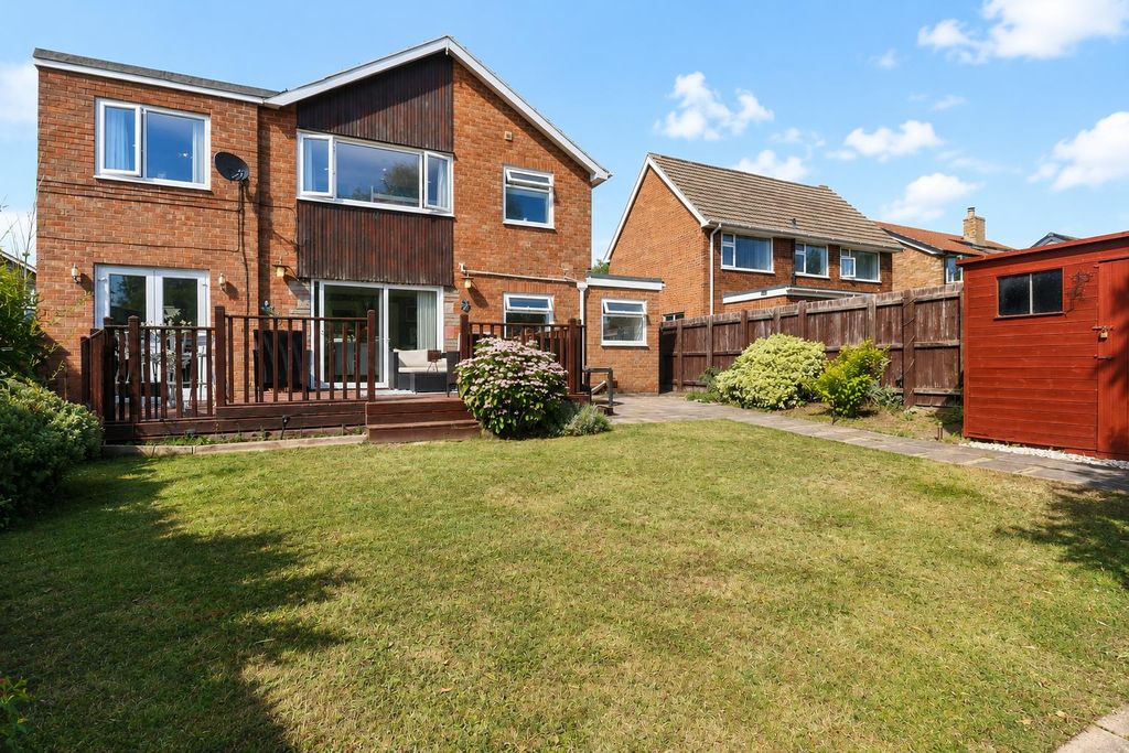 Property photo 2 of 32