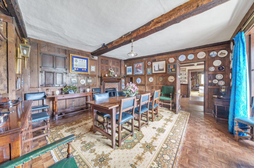 Property photo 2 of 25 Manor House 5