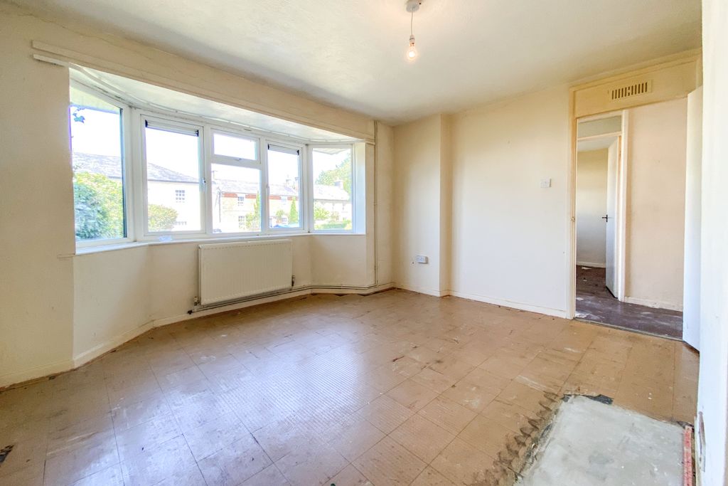 Property photo 3 of 13 54 High Street, Purton, Swindon, Wiltshire, Sn5 4Bb