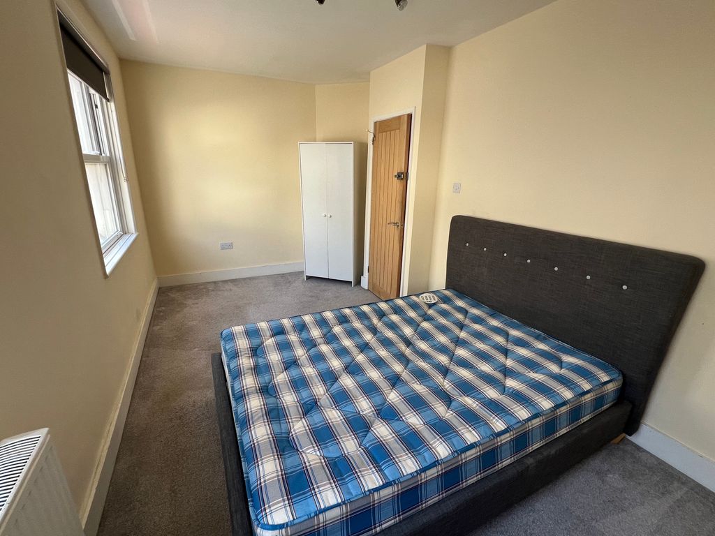 Property photo 3 of 7 Bedroom 1