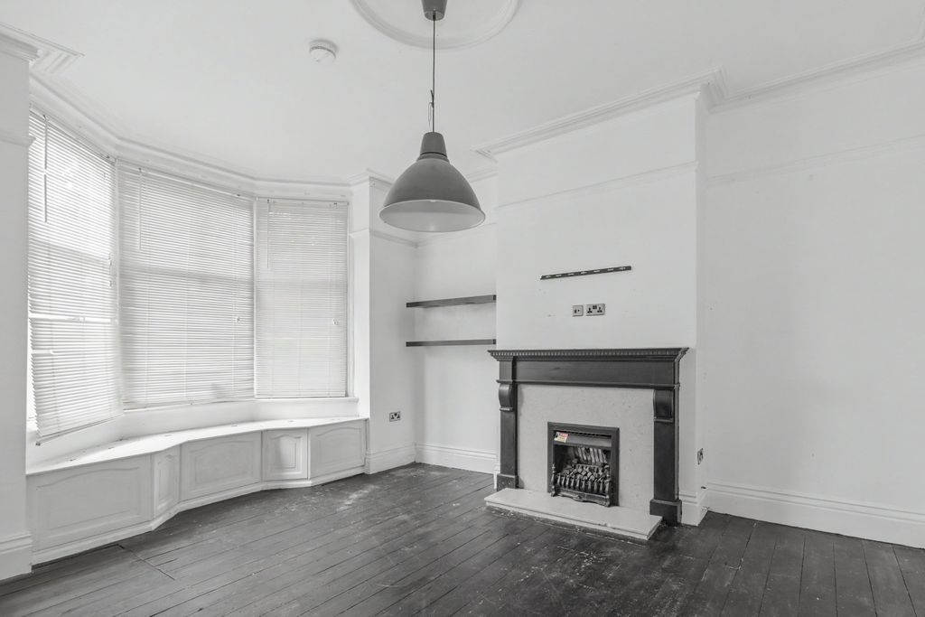 Property photo 3 of 19 40 Upperton Road, Leicester, Le3 0Hb