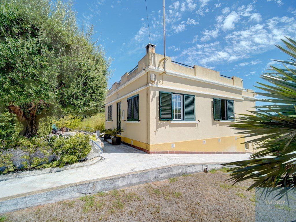 Property photo 2 of 41