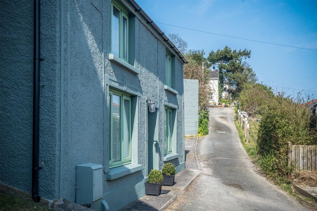 Property photo 1 of 39 Front Of Hiouse