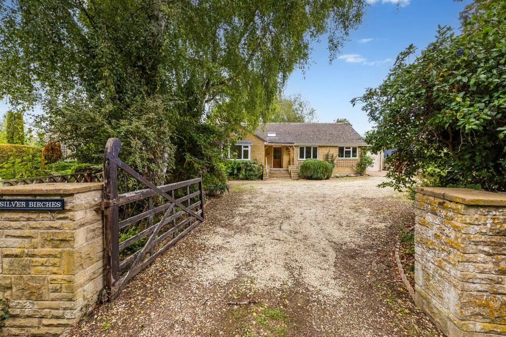 Property photo 2 of 20 114354_Silver-Bir...