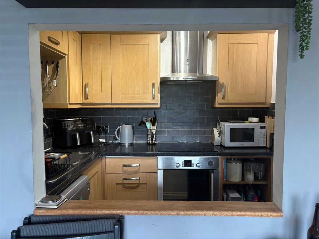 Property photo 2 of 14 Kitchen