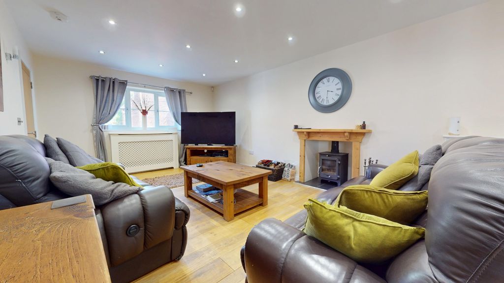 Property photo 2 of 37 4478303