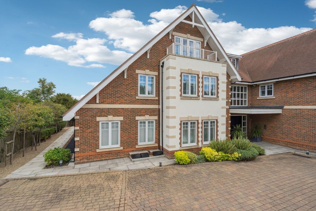 Property photo 2 of 18