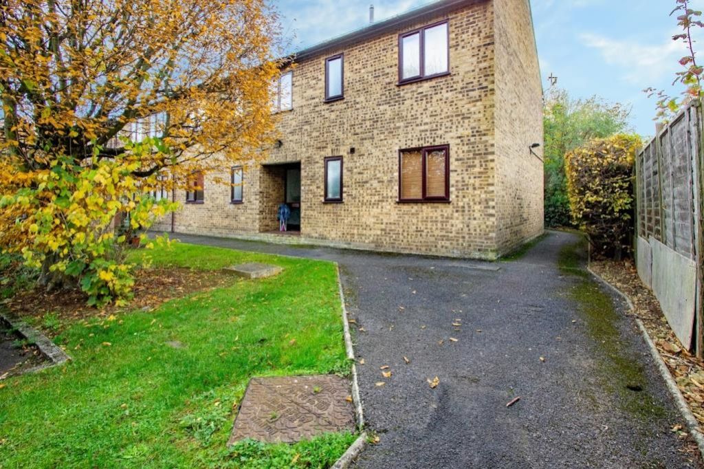 Property photo 1 of 9 Dove Court Front