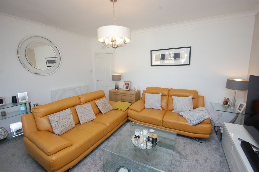 Property photo 2 of 15 4499602