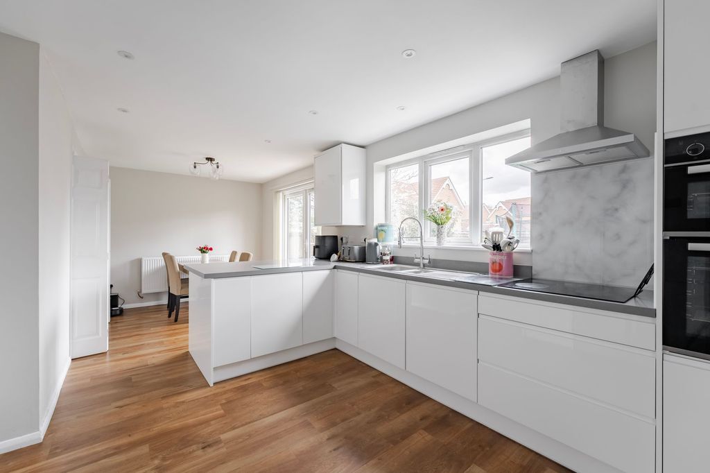 Property photo 3 of 23