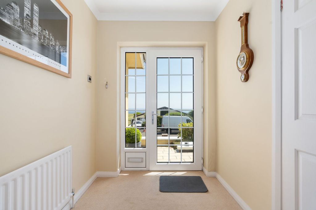 Property photo 2 of 34