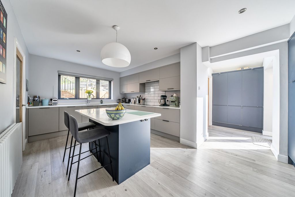 Property photo 3 of 24