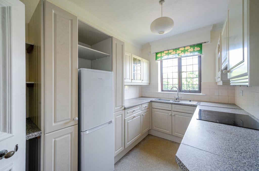 Property photo 3 of 12 Kitchen