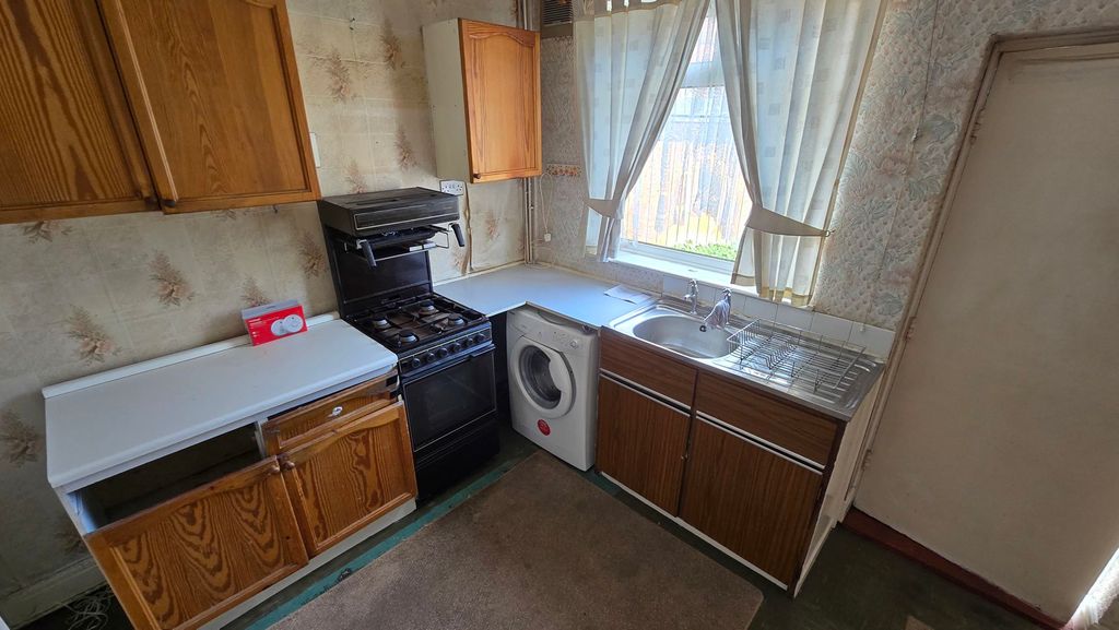 Property photo 3 of 12