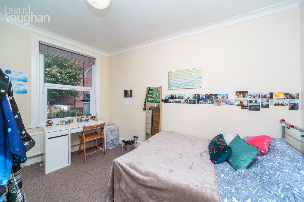 Property photo 3 of 8 Bedroom