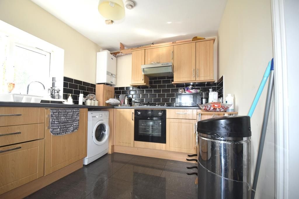 Property photo 3 of 8 Kitchen