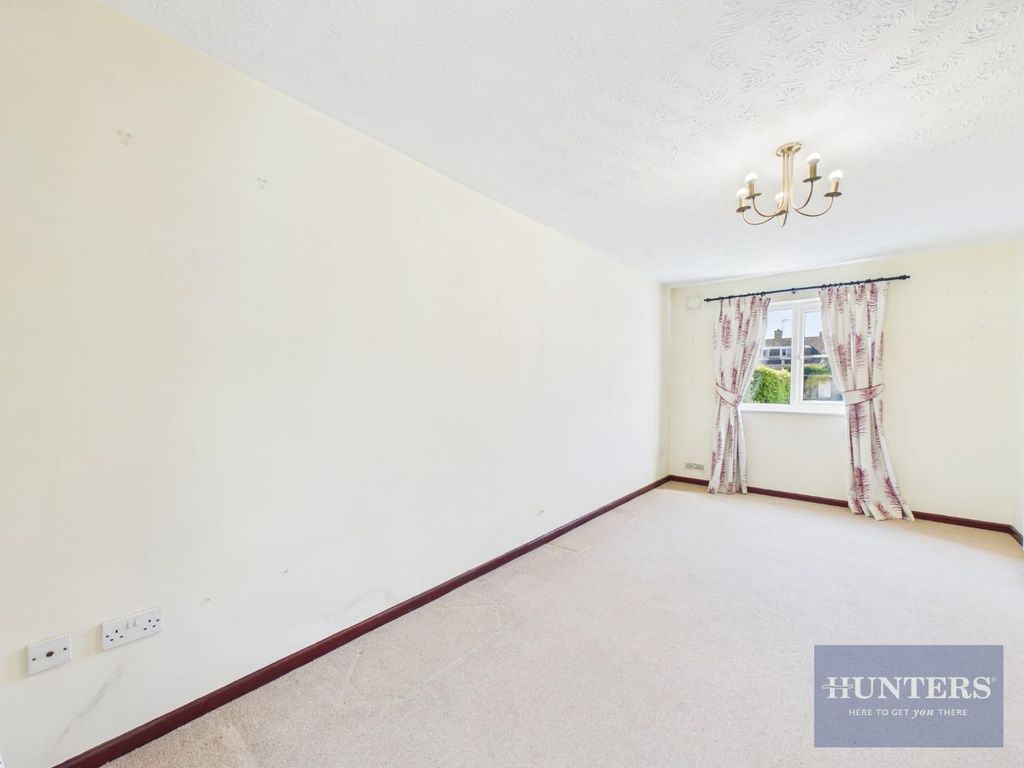 Property photo 2 of 11 Living Room