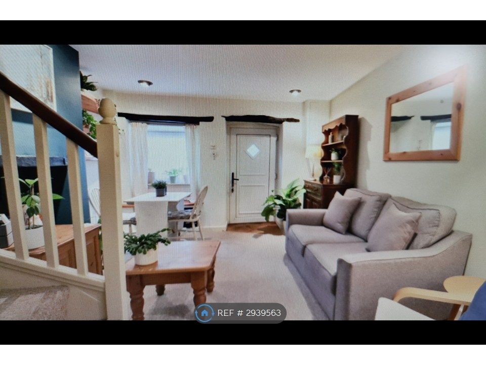 Property photo 2 of 6 Lounge