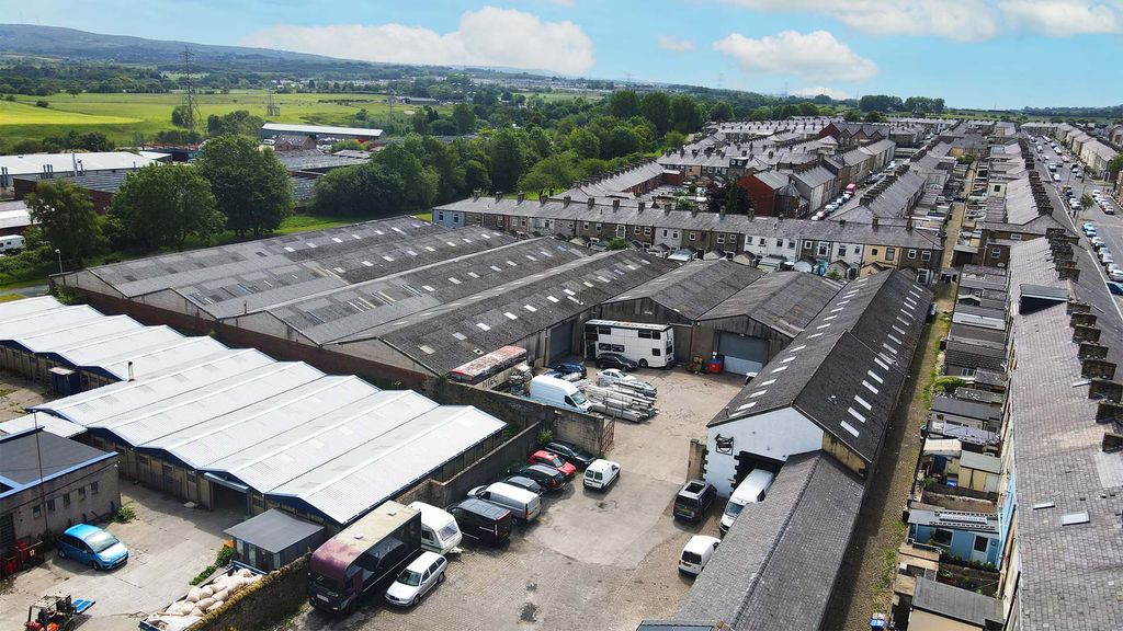 Property photo 1 of 2