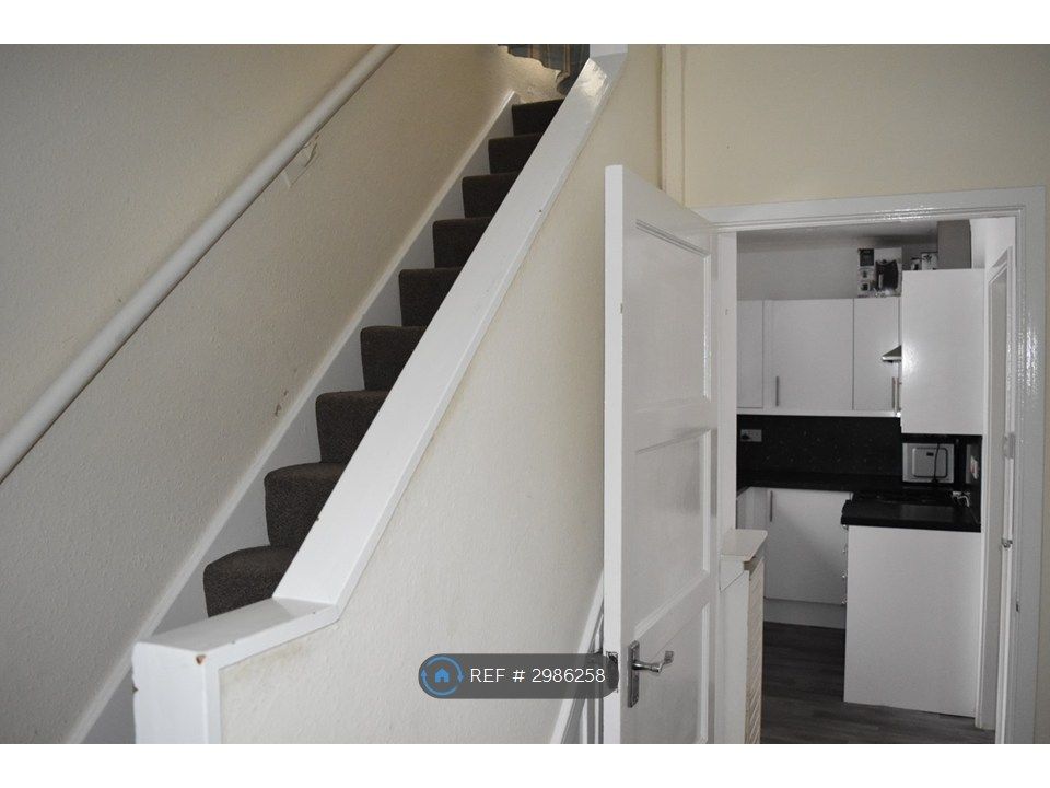 Property photo 3 of 28