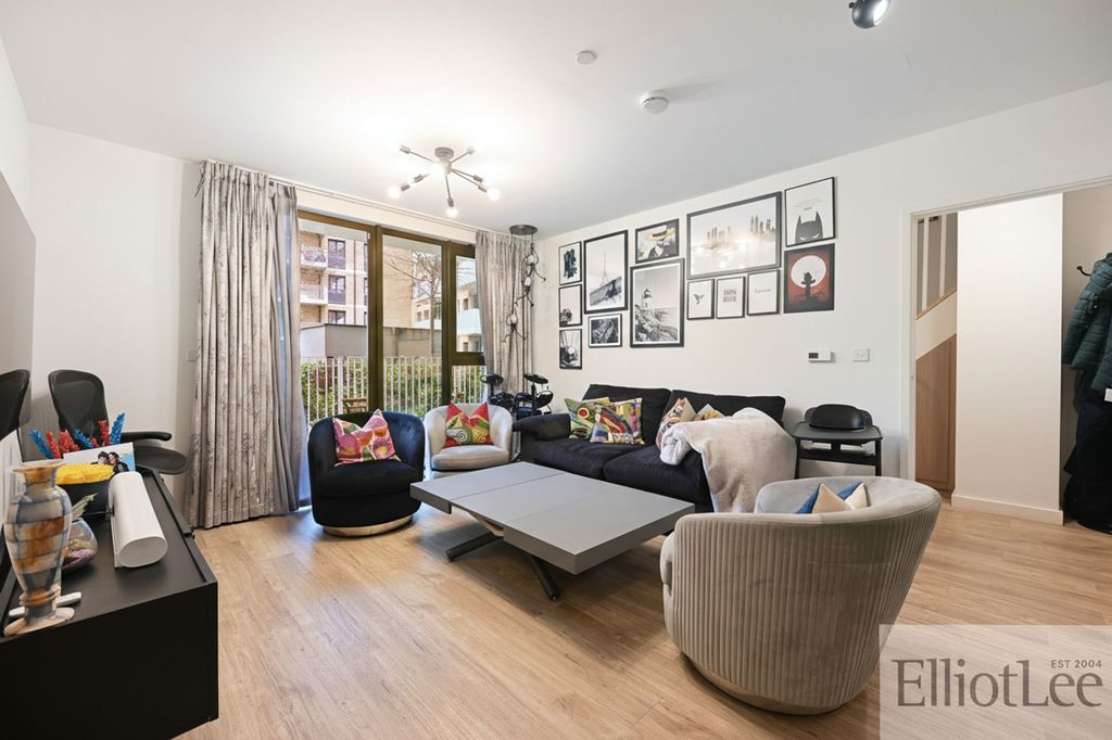 Property photo 2 of 12