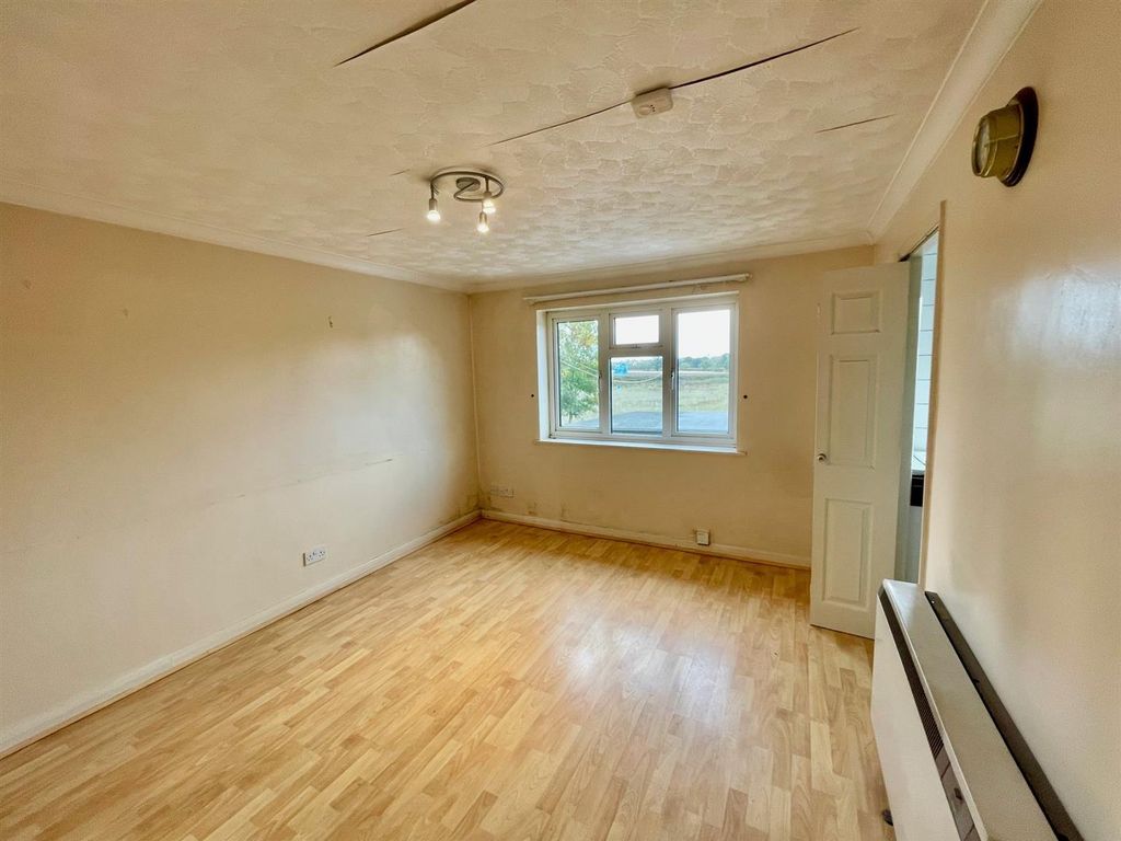 Property photo 2 of 7 47 Blackhorse Lounge.Jpg