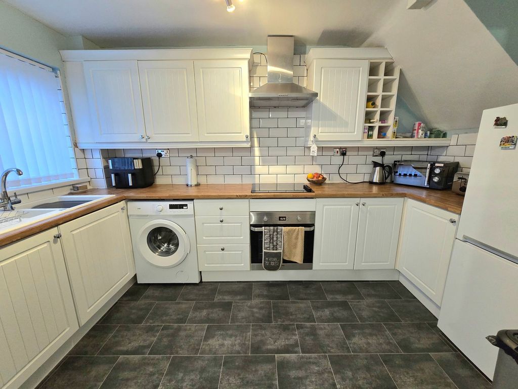 Property photo 3 of 24 Kitchen