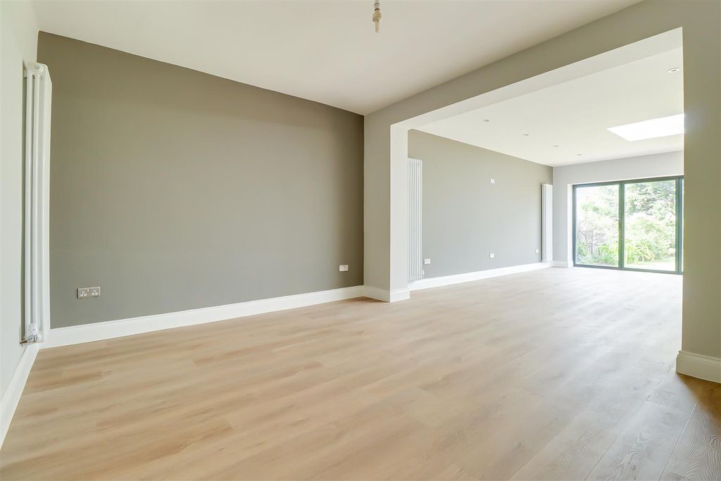 Property photo 3 of 25